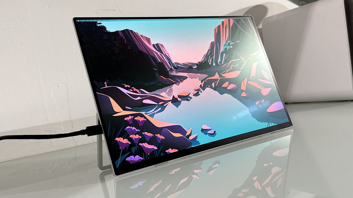 Обзор Acer ProDesigner PE160WUT: портативный OLED-монитор с высоким разрешением картинка Монитор Acer ProDesigner PE160WUT: обзор | DGL.RU