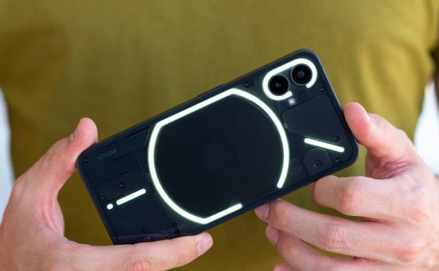 Nothing официально прекращает программную поддержку смартфона Phone (1)