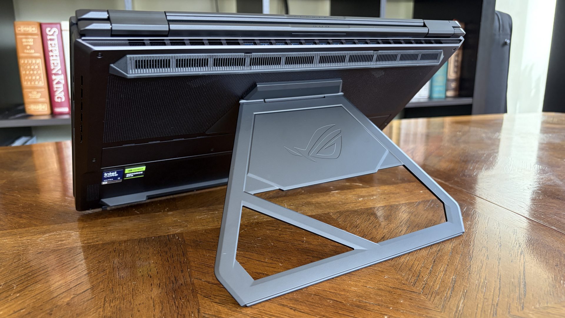 Обзор ASUS ROG Zephyrus Duo: самый «десктопный» игровой ноутбук картинка Ноутбук ASUS ROG Zephyrus Duo: два OLED | DGL.RU