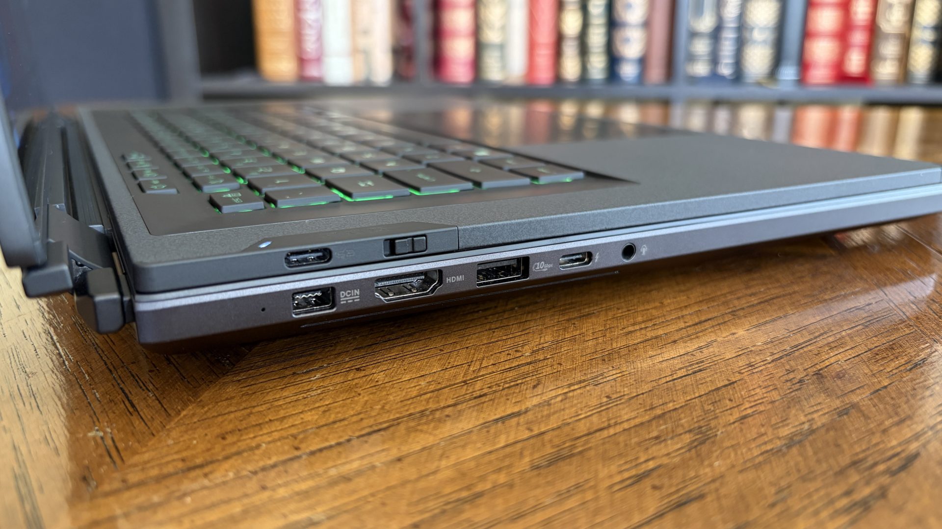 Обзор ASUS ROG Zephyrus Duo: самый «десктопный» игровой ноутбук картинка Ноутбук ASUS ROG Zephyrus Duo: два OLED | DGL.RU