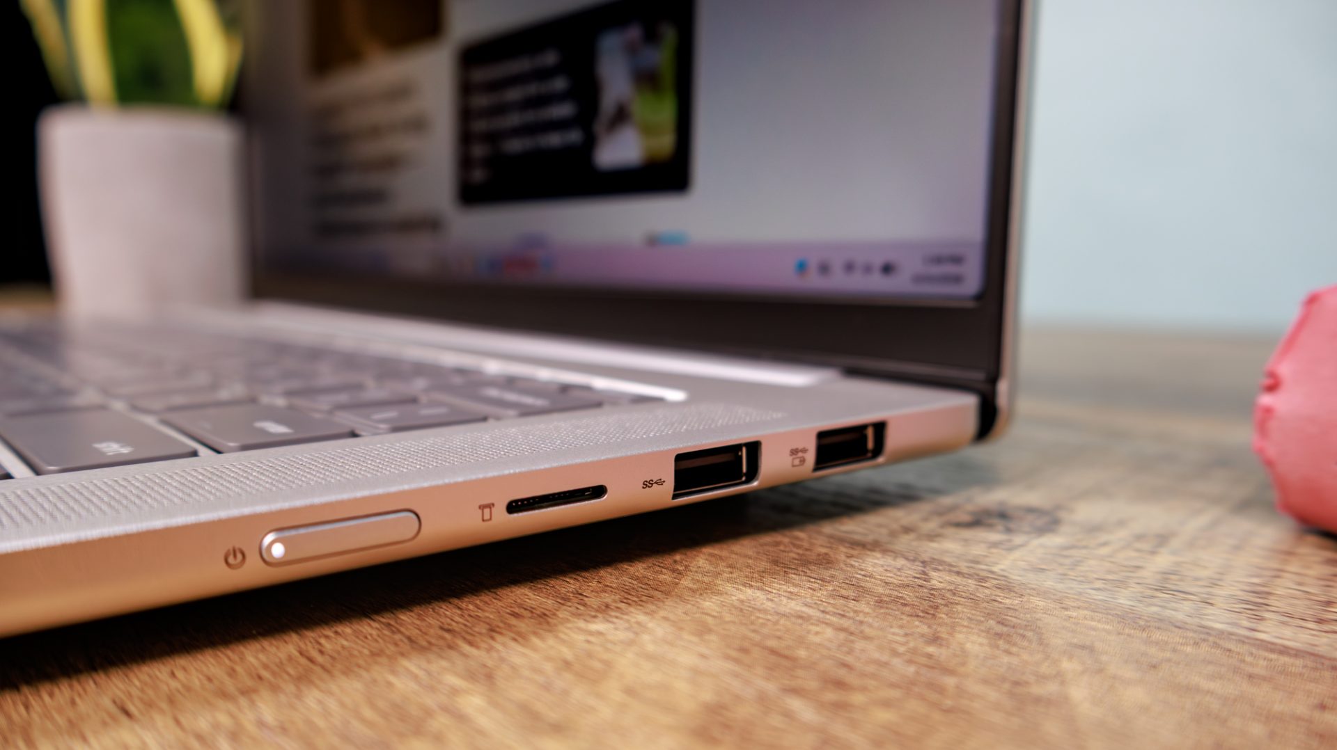 Обзор Lenovo IdeaPad Slim 5x Gen 11 — моя новая любимая рабочая лошадка картинка Ноутбук Lenovo IdeaPad Slim 5x: честный тест | DGL.RU