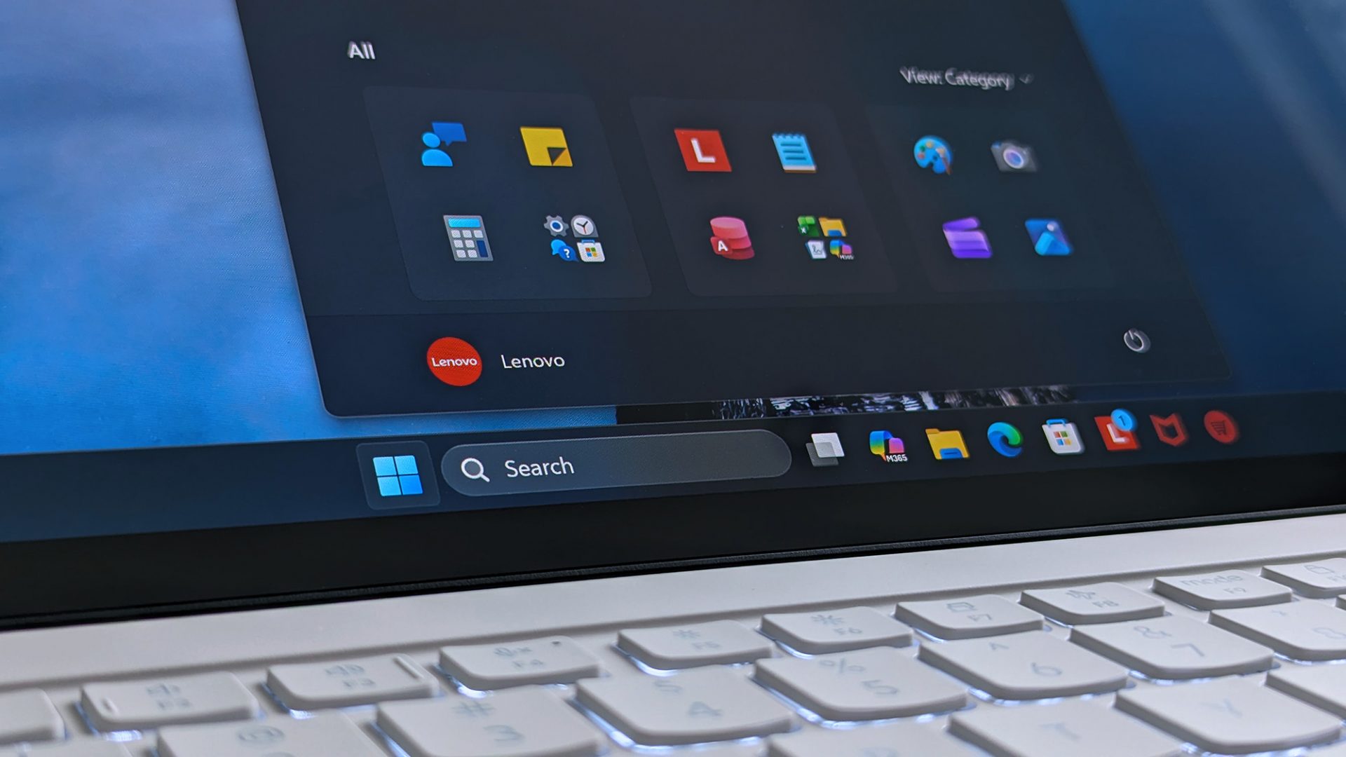 Обзор Lenovo Yoga Slim 7i Ultra Aura Edition (11-го поколения) - невероятно лёгкий и автономный ноутбук картинка Ноутбук Lenovo Yoga Slim 7i Ultra: честный тест | DGL.RU