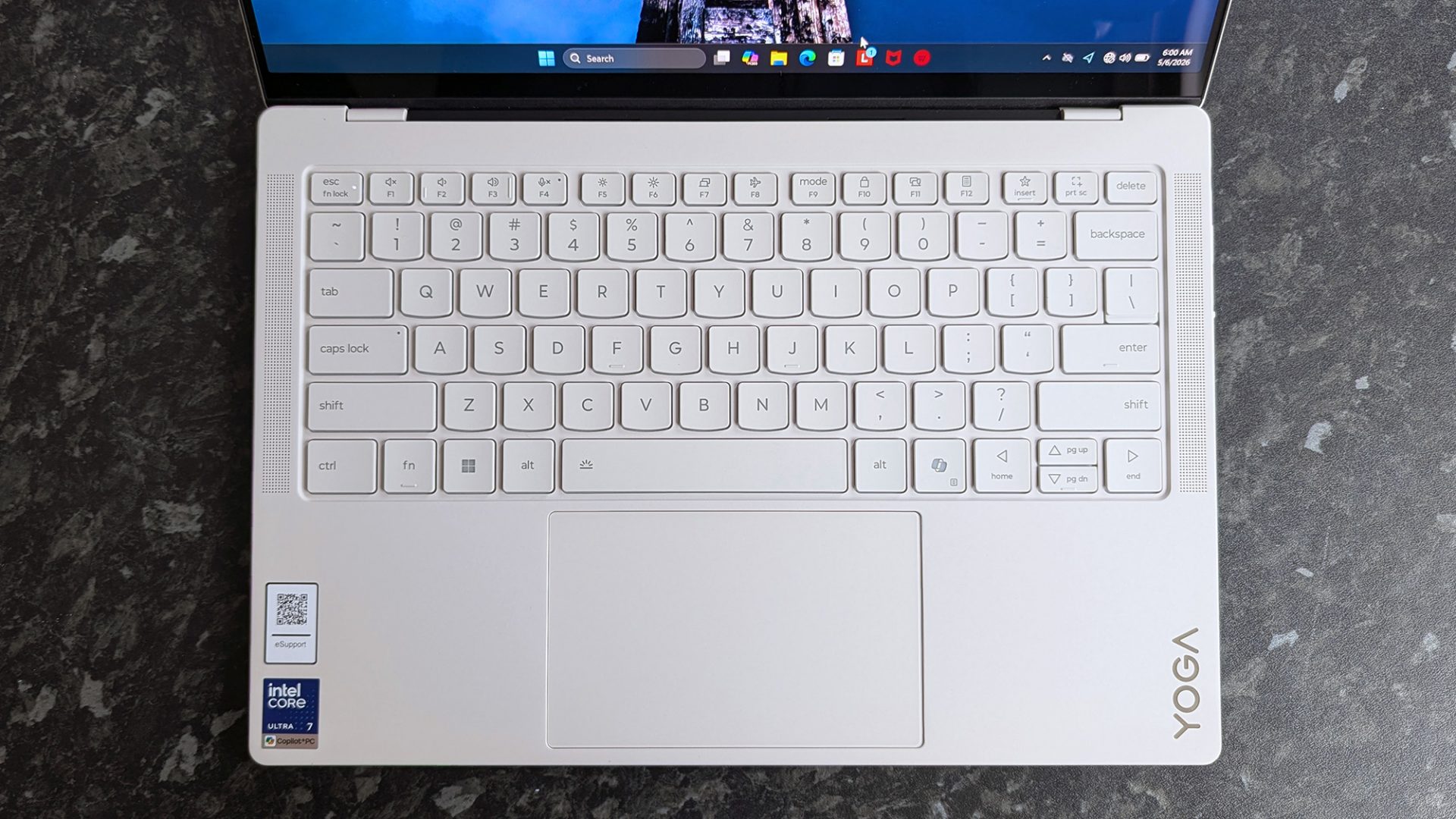 Обзор Lenovo Yoga Slim 7i Ultra Aura Edition (11-го поколения) - невероятно лёгкий и автономный ноутбук картинка Ноутбук Lenovo Yoga Slim 7i Ultra: честный тест | DGL.RU