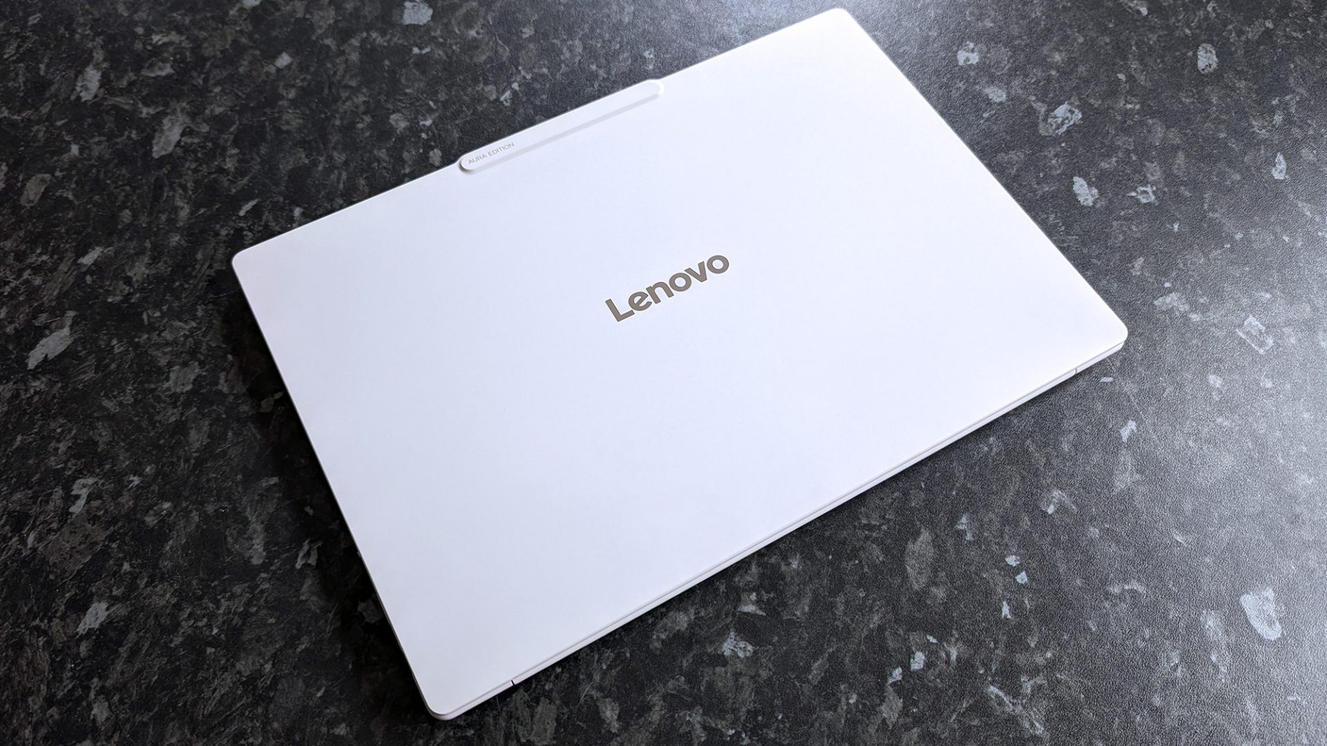 Обзор Lenovo Yoga Slim 7i Ultra Aura Edition (11-го поколения) - невероятно лёгкий и автономный ноутбук картинка Ноутбук Lenovo Yoga Slim 7i Ultra: честный тест | DGL.RU