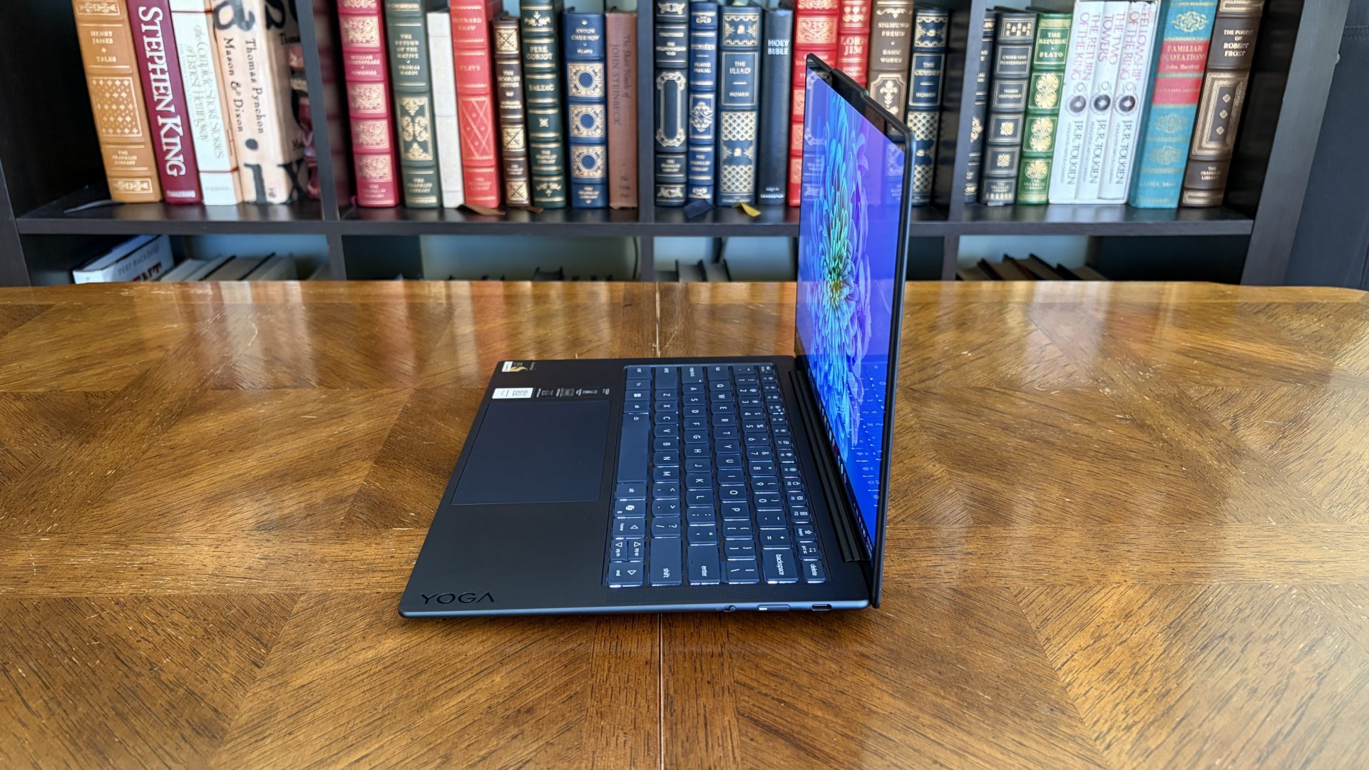 Обзор нового Lenovo Yoga Slim 7x (11-го поколения) и его чипа Snapdragon X2 Elite картинка Ноутбук Lenovo Yoga Slim 7x удивил автономностью | DGL.RU