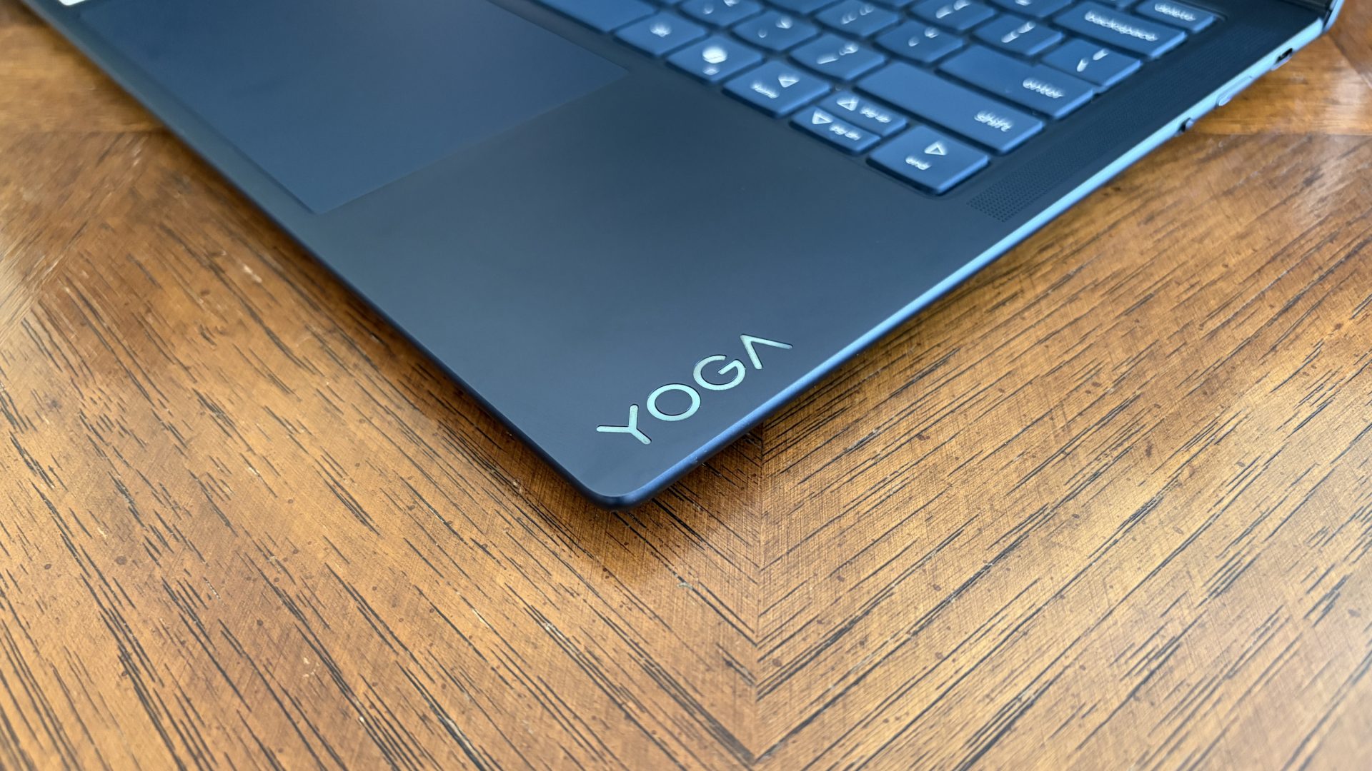 Обзор нового Lenovo Yoga Slim 7x (11-го поколения) и его чипа Snapdragon X2 Elite картинка Ноутбук Lenovo Yoga Slim 7x удивил автономностью | DGL.RU