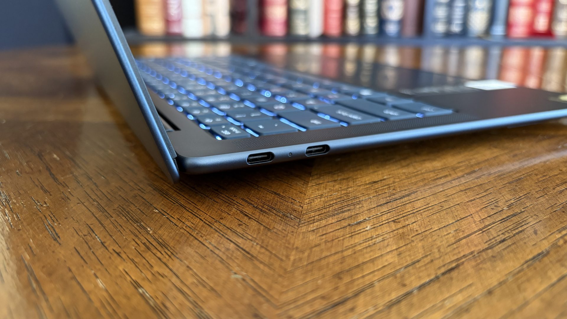Обзор нового Lenovo Yoga Slim 7x (11-го поколения) и его чипа Snapdragon X2 Elite картинка Ноутбук Lenovo Yoga Slim 7x удивил автономностью | DGL.RU