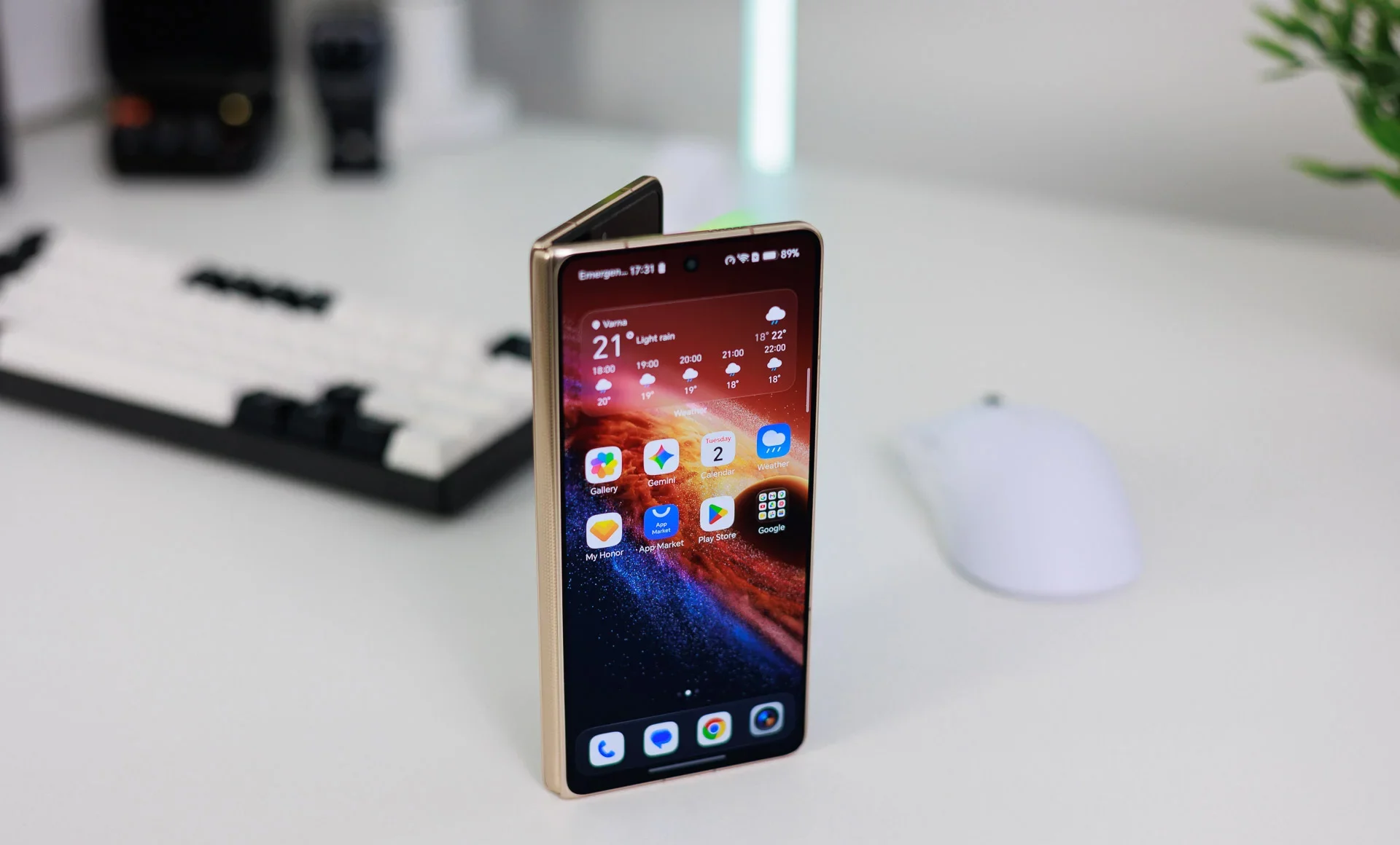 Новый складной смартфон Honor обойдет Galaxy Z Fold 8 и iPhone Ultra по техническим характеристикам картинка Складной смартфон Honor получит АКБ 7000 мАч | DGL.RU