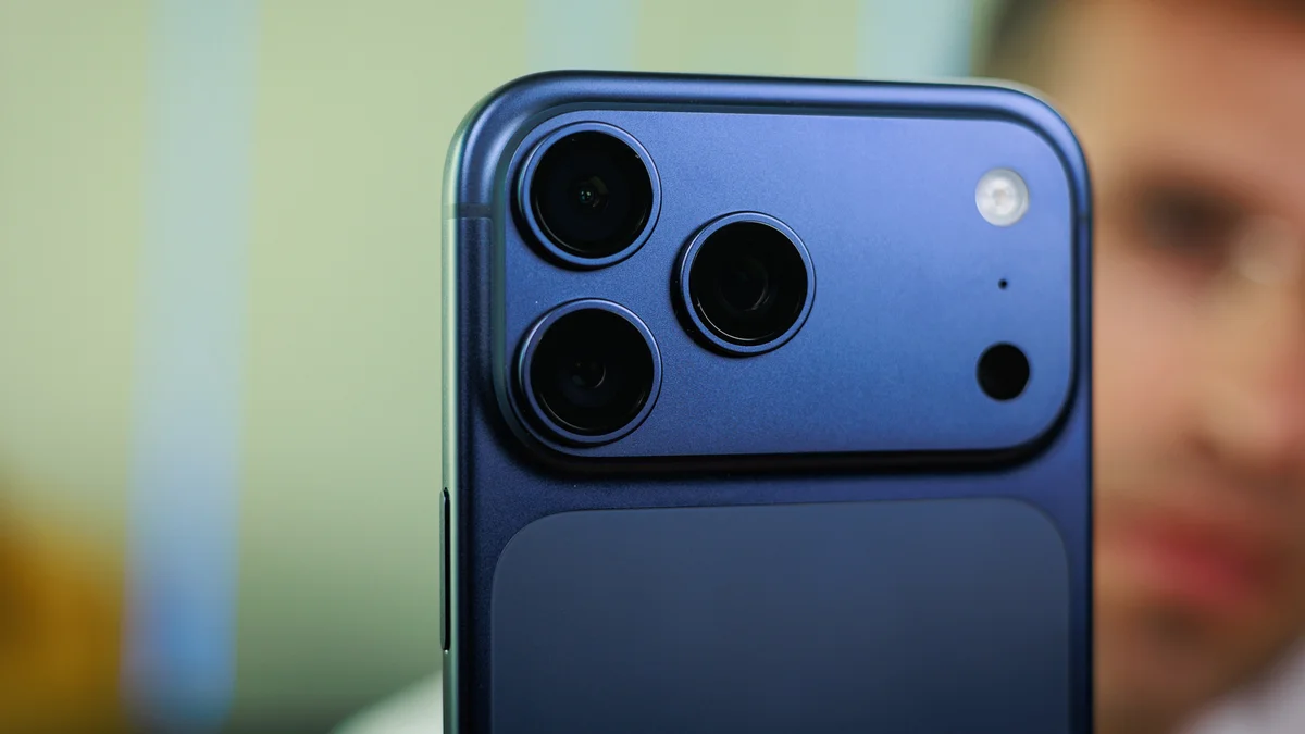 Новый тип упаковки чипа A20 Pro увеличит цену iPhone 18 Pro картинка Смартфон Apple iPhone 18 Pro подорожает осенью | DGL.RU