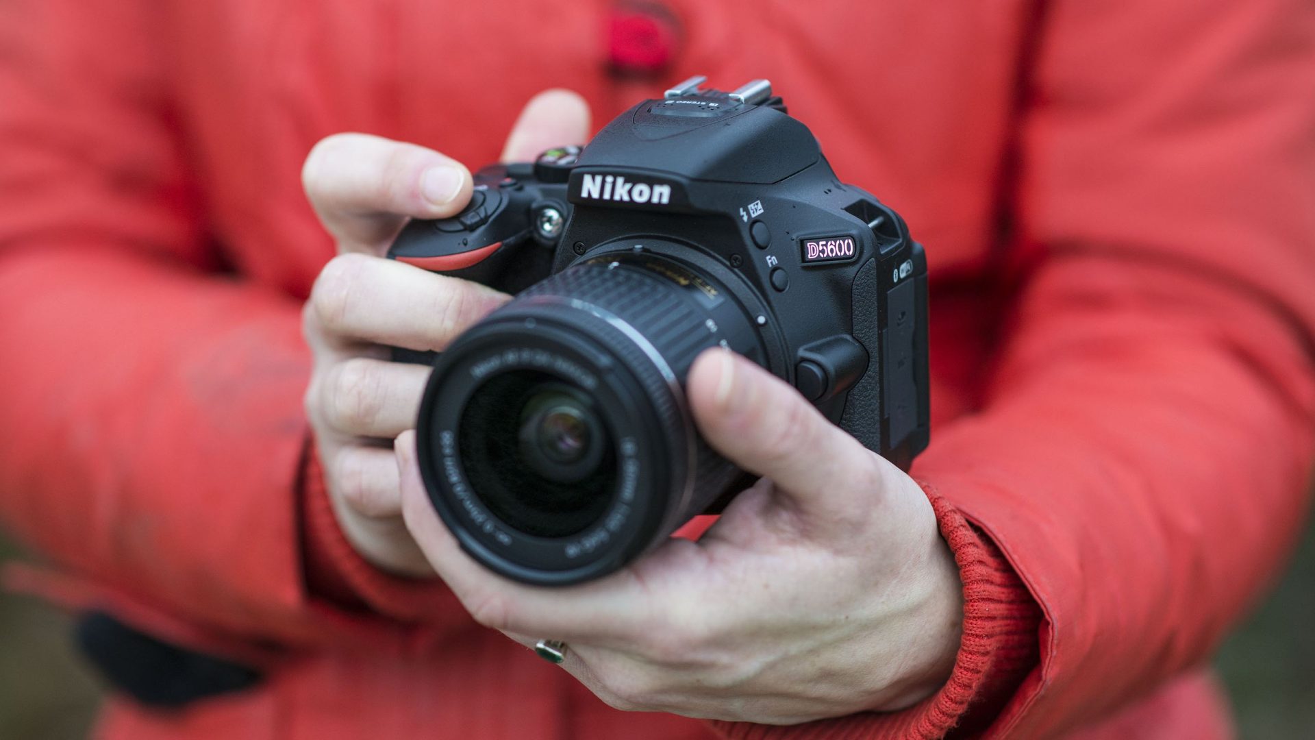 Лучшие объективы для Nikon D5600 в 2026 году: их стоит приобрести
