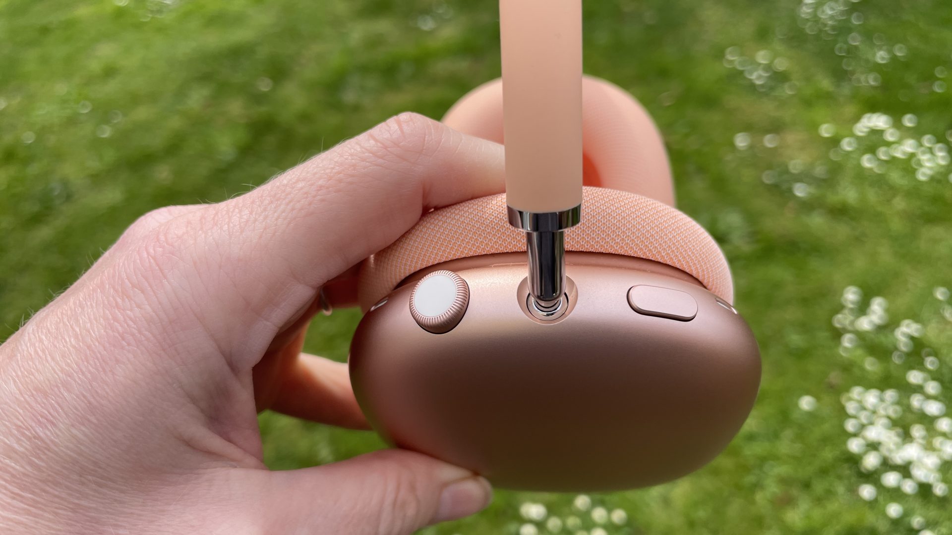 Обзор беспроводных наушников Apple AirPods Max 2 картинка Обзор Apple AirPods Max 2: стоит ли покупать? | DGL.RU