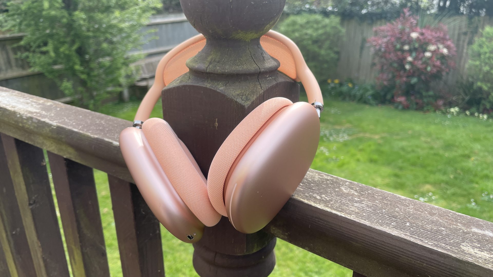 Обзор беспроводных наушников Apple AirPods Max 2 картинка Обзор Apple AirPods Max 2: стоит ли покупать? | DGL.RU
