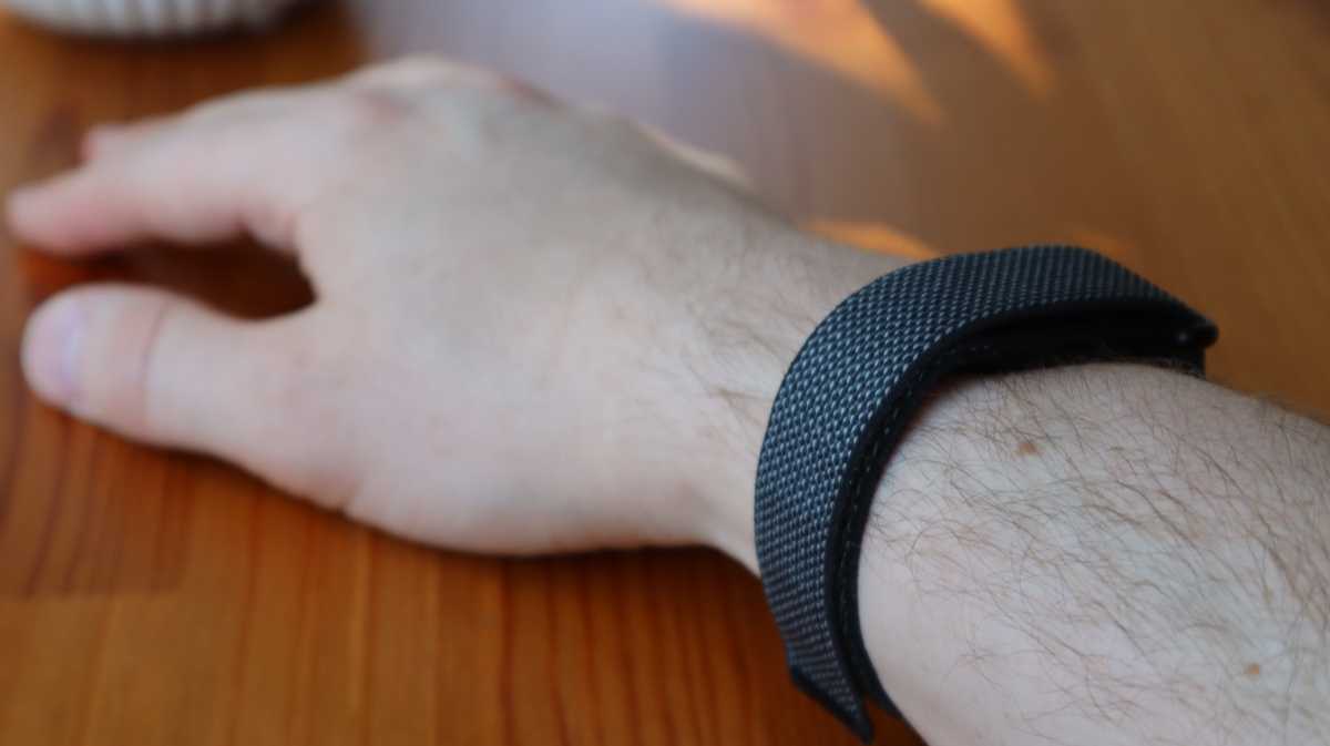 Обзор Google Fitbit Air: лучший фитнес-трекер без экрана картинка Обзор Google Fitbit Air: фитнес-трекер | DGL.RU