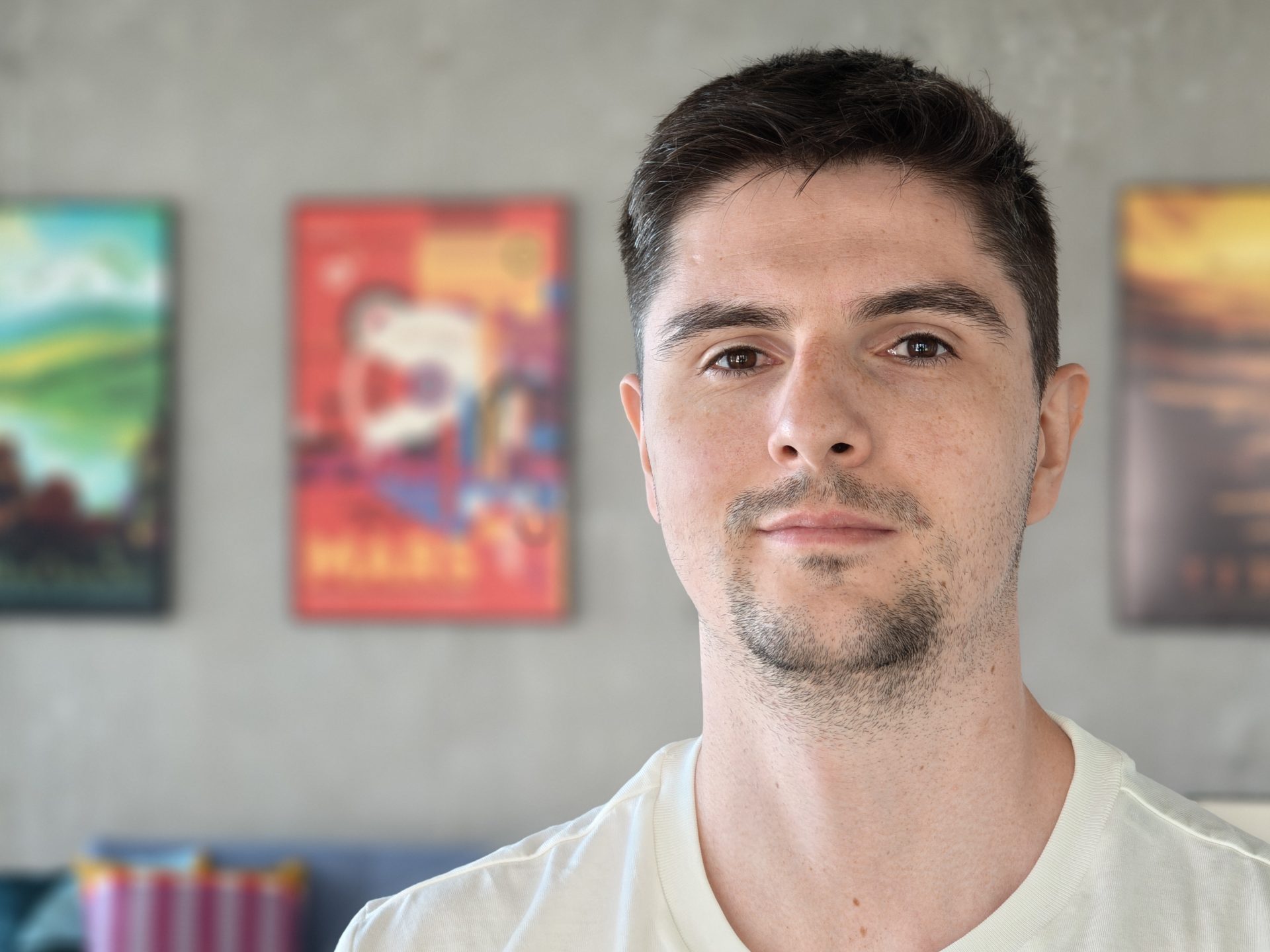 Обзор Motorola Razr Fold: характеристики и распаковка картинка Обзор и распаковка книжки Motorola Razr Fold | DGL.RU