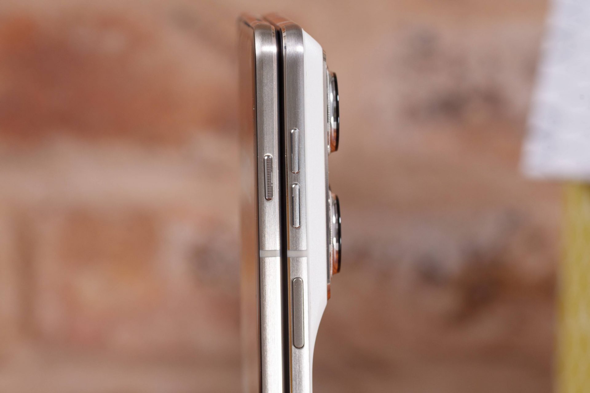 Обзор Motorola Razr Fold: характеристики и распаковка картинка Обзор и распаковка книжки Motorola Razr Fold | DGL.RU