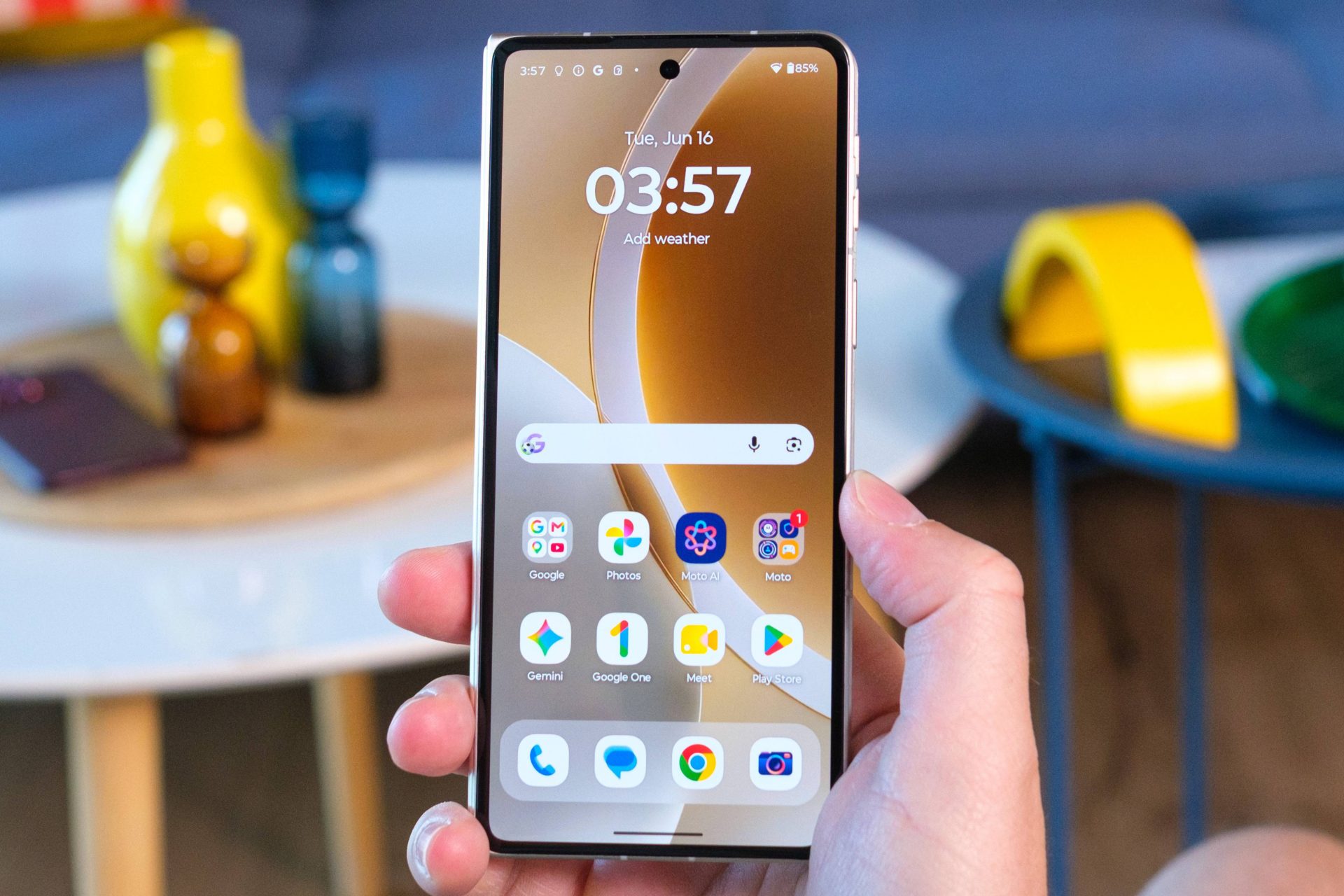 Обзор Motorola Razr Fold: характеристики и распаковка картинка Обзор и распаковка книжки Motorola Razr Fold | DGL.RU