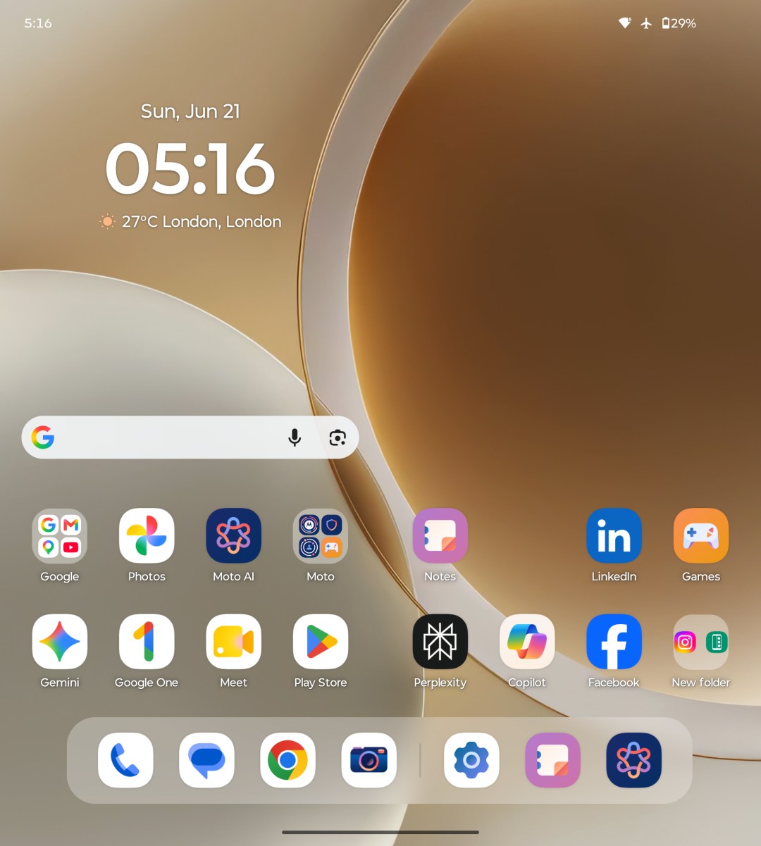 Обзор Motorola Razr Fold: характеристики и распаковка картинка Обзор и распаковка книжки Motorola Razr Fold | DGL.RU