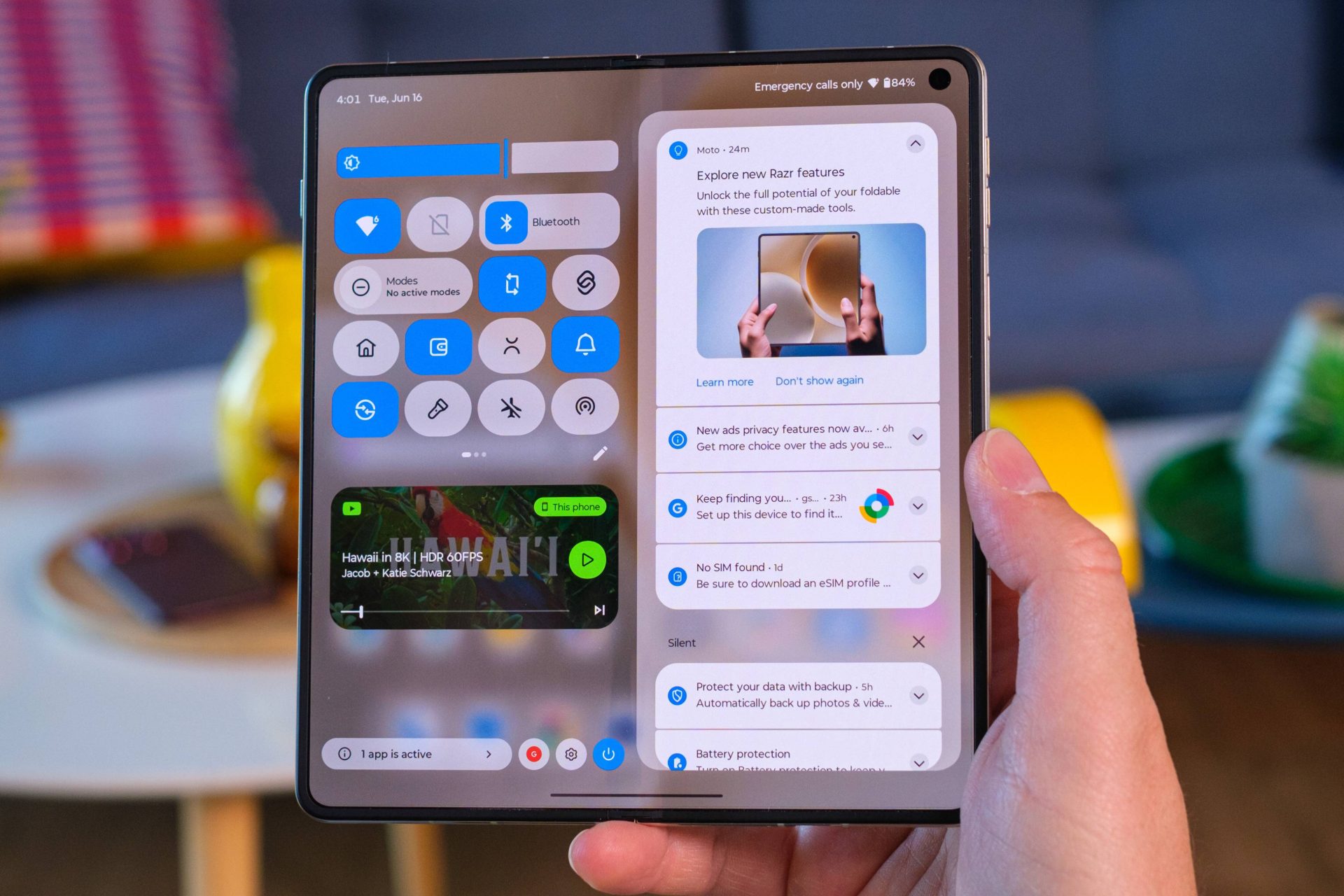 Обзор Motorola Razr Fold: характеристики и распаковка картинка Обзор и распаковка книжки Motorola Razr Fold | DGL.RU