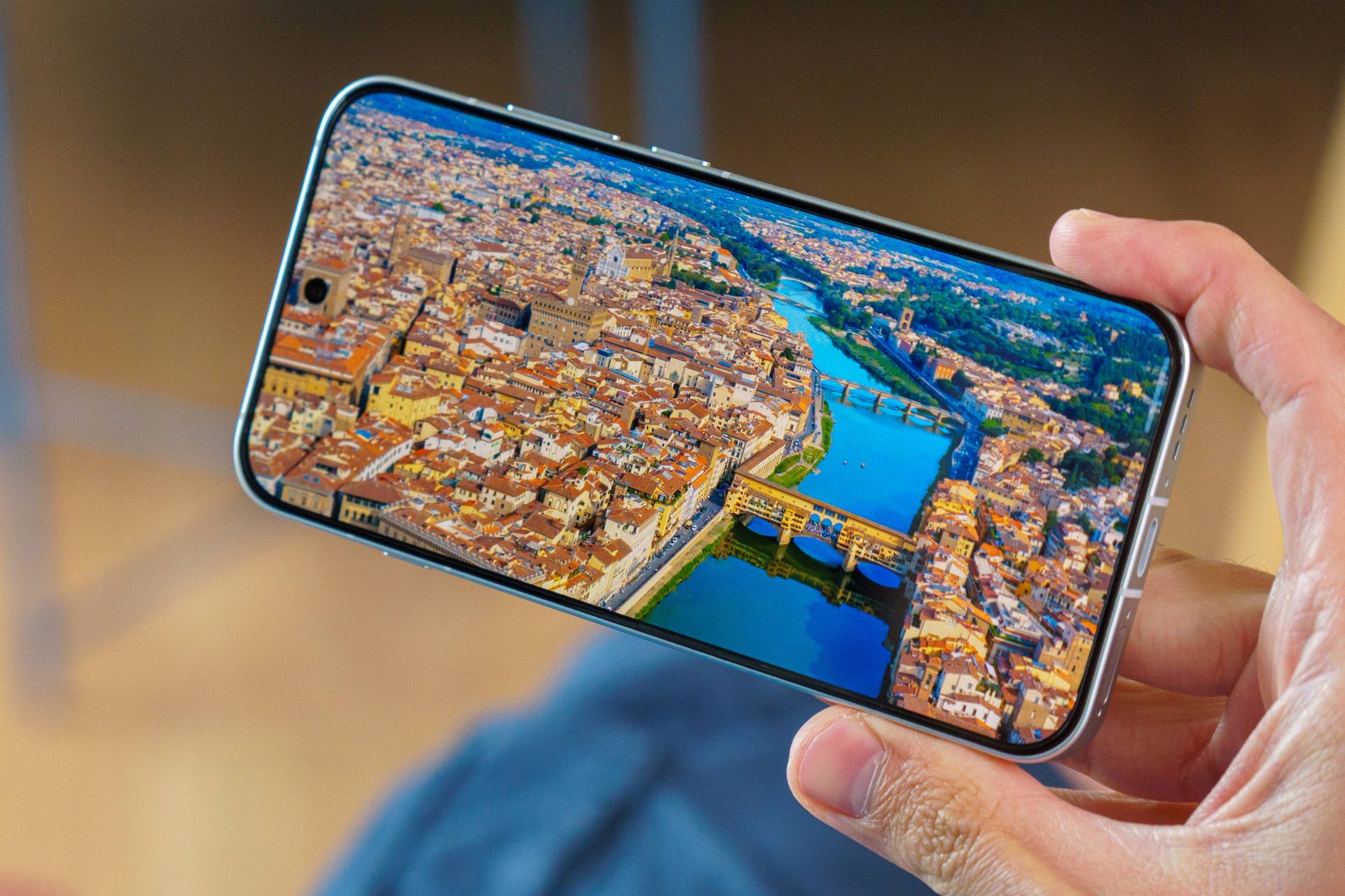 Обзор смартфона Oppo Reno16 Pro: знакомство и распаковка картинка Смартфон Oppo Reno16 Pro: стоит ли покупать? | DGL.RU