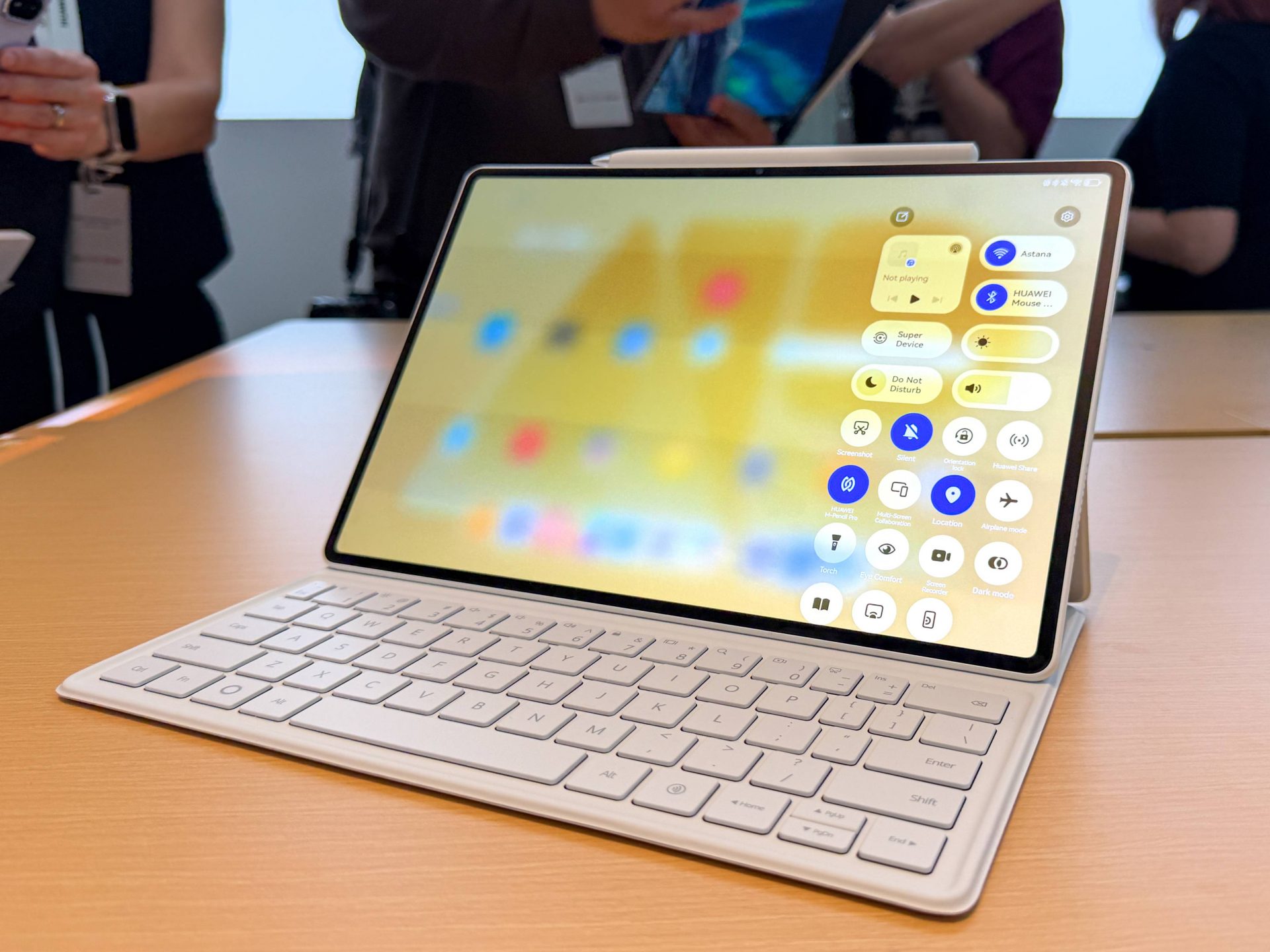 Планшет Huawei MatePad Air (2026) получил OLED-экран PaperMatte и процессор Kirin T93C картинка Планшет Huawei MatePad Air получил OLED-экран | DGL.RU