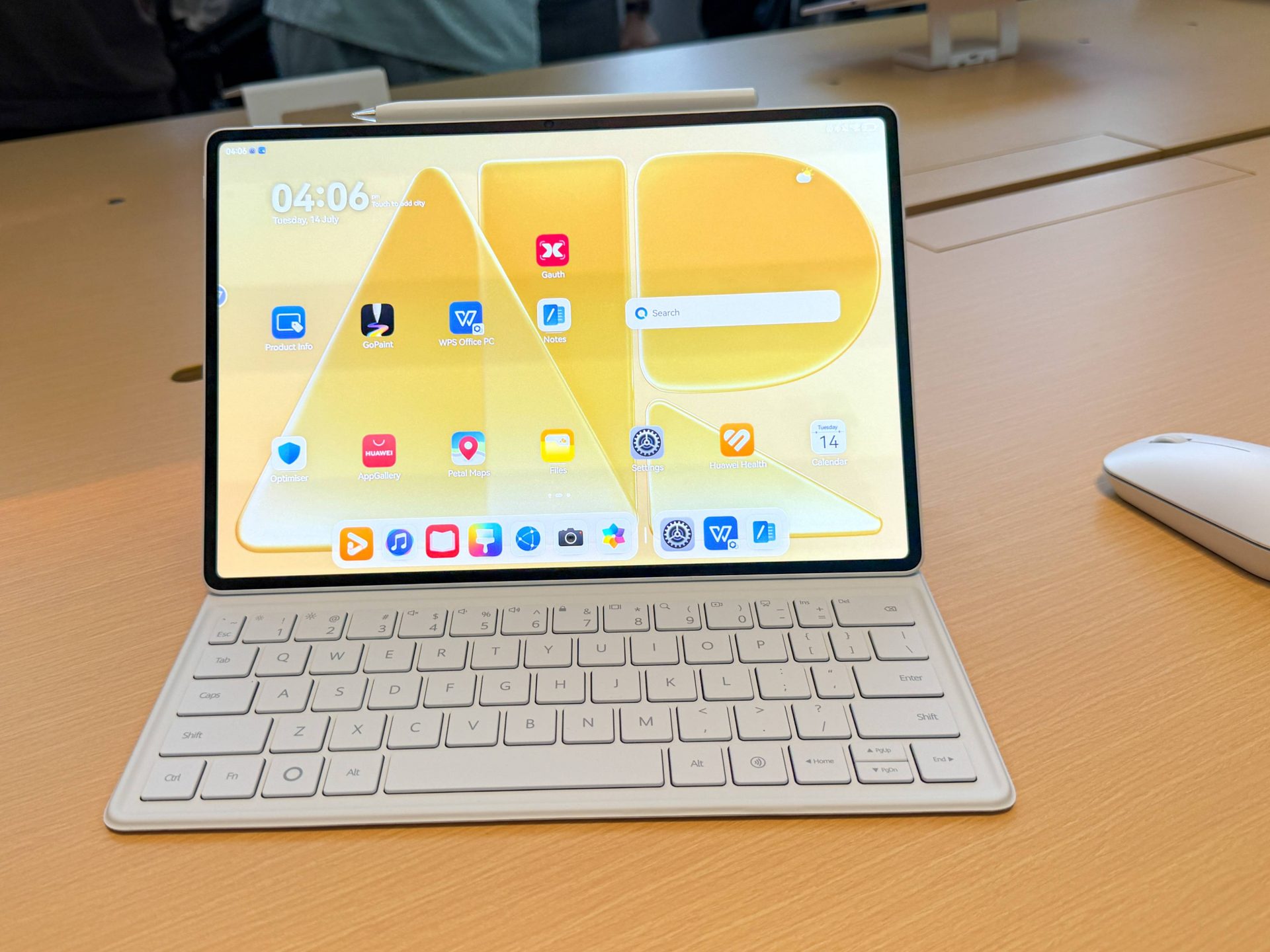 Планшет Huawei MatePad Air (2026) получил OLED-экран PaperMatte и процессор Kirin T93C картинка Планшет Huawei MatePad Air получил OLED-экран | DGL.RU