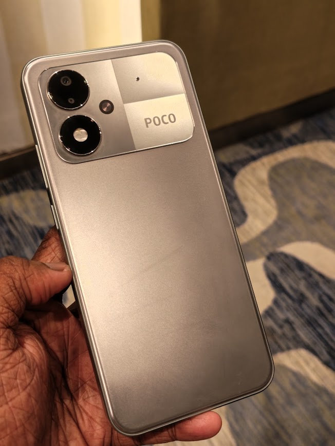 Poco M8 Power: в сети появились реальные фотографии и характеристики нового смартфона картинка Новый смартфон Poco M8 Power: фото и параметры | DGL.RU