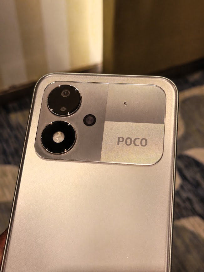 Poco M8 Power: в сети появились реальные фотографии и характеристики нового смартфона картинка Новый смартфон Poco M8 Power: фото и параметры | DGL.RU
