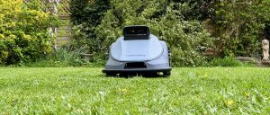 Робот-газонокосилка TerraMow V1000 — идеальный беспроводной робот для новичков