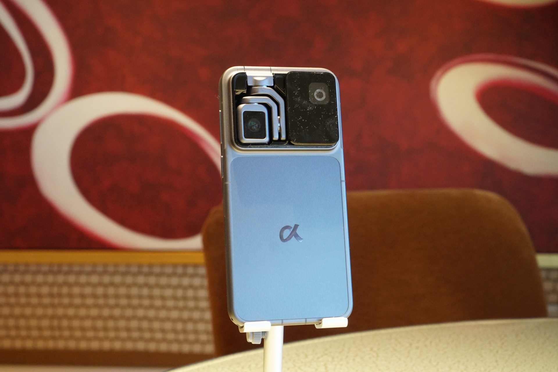 Роботизированный смартфон Honor Robot Phone выйдет на рынок уже в августе картинка Смартфон Honor Robot Phone выйдет в августе | DGL.RU