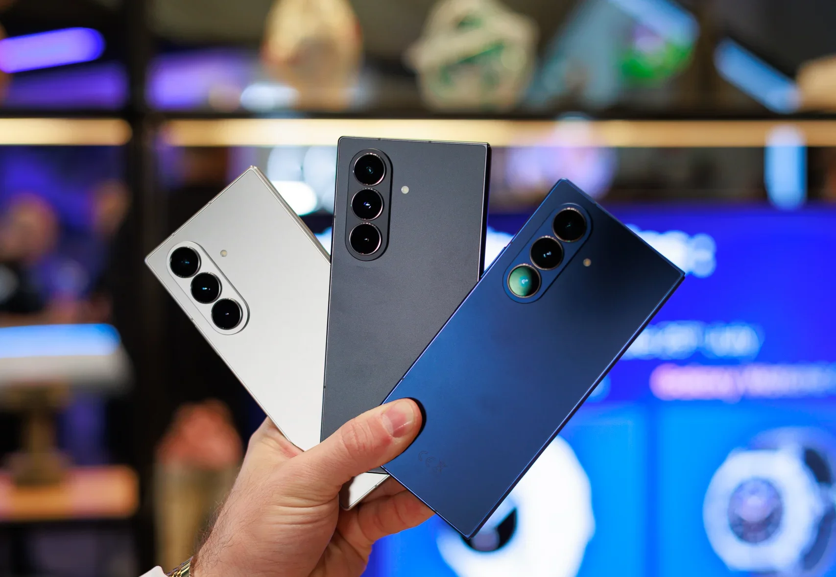 Samsung анонсировала редизайн серии Galaxy Z и запустила тизерную кампанию для Galaxy Z Fold 8 картинка Смартфон Samsung Galaxy Z Fold 8 и версия Ultra | DGL.RU