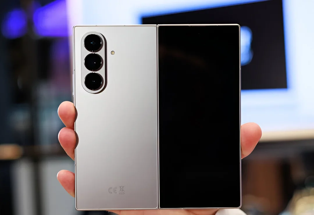Samsung анонсировала редизайн серии Galaxy Z и запустила тизерную кампанию для Galaxy Z Fold 8 картинка Смартфон Samsung Galaxy Z Fold 8 и версия Ultra | DGL.RU