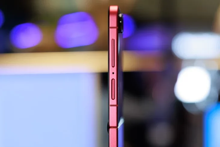 Samsung Galaxy Z Flip 8: технические характеристики и слухи о закрытии серии картинка Смартфон Samsung Galaxy Z Flip 8 закроет серию | DGL.RU