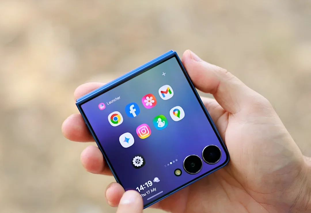 Samsung Galaxy Z Flip 8: технические характеристики и слухи о закрытии серии картинка Смартфон Samsung Galaxy Z Flip 8 закроет серию | DGL.RU