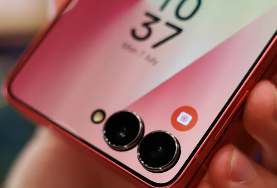 Samsung Galaxy Z Flip 8: технические характеристики и слухи о закрытии серии картинка Смартфон Samsung Galaxy Z Flip 8 закроет серию | DGL.RU