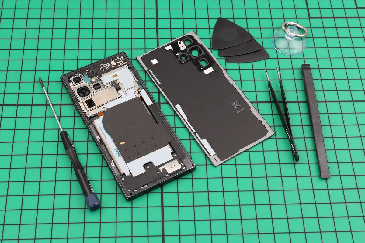 Samsung увеличивает стоимость ремонта смартфонов из-за удорожания комплектующих картинка Ремонт смартфонов Samsung вырастет в цене | DGL.RU