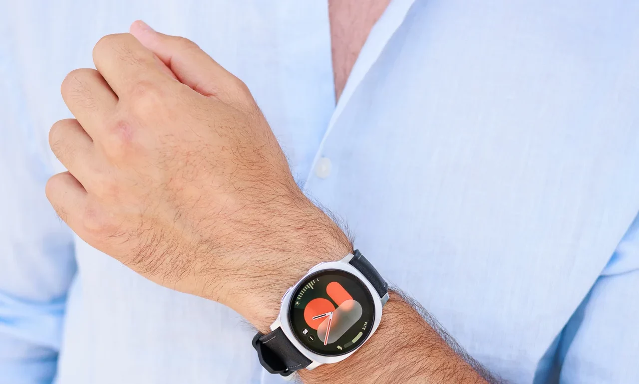 Samsung выпустила июльское обновление безопасности для смарт-часов серий Galaxy Watch картинка Для серий Galaxy Watch вышел патч безопасности | DGL.RU