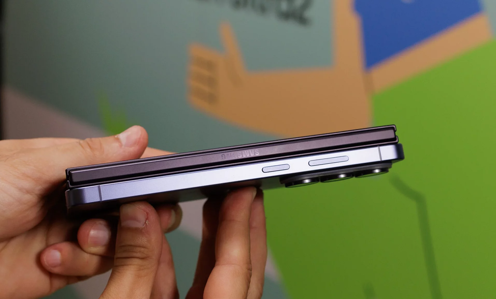 Samsung Galaxy Z Fold 8 Ultra против Galaxy S26 Ultra: выбор максималистов картинка Смартфон Galaxy Z Fold 8 Ultra или S26 Ultra | DGL.RU