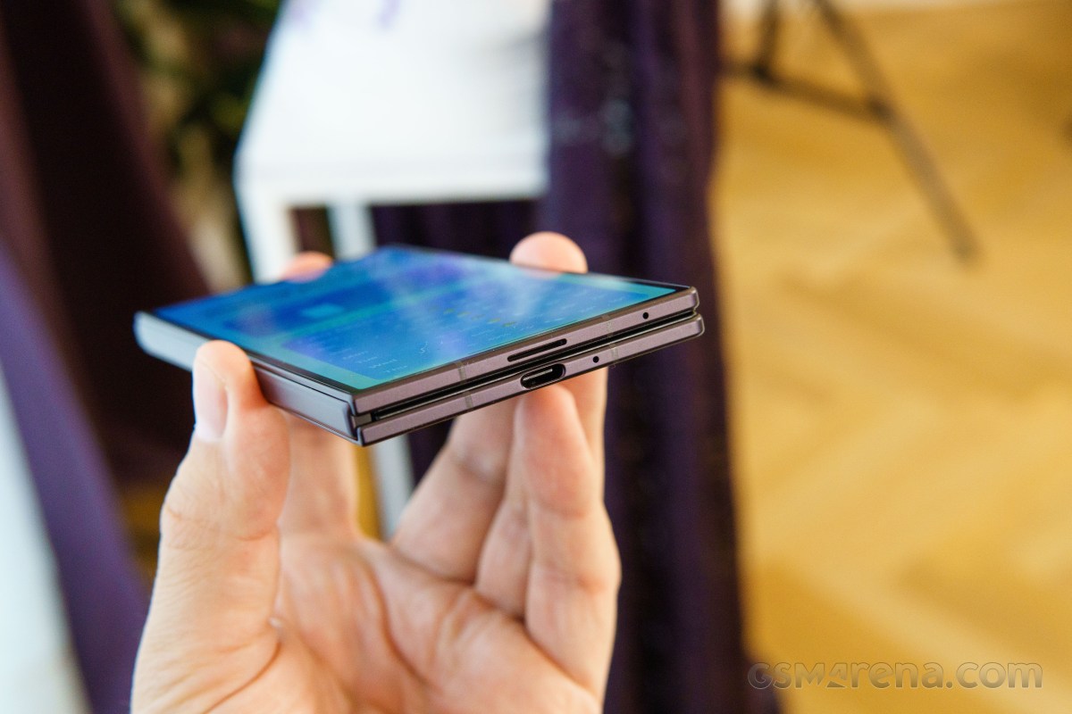 Обзор Samsung Galaxy Z Fold8, Z Fold8 Ultra, Z Flip8: первые впечатления картинка Смартфон Samsung Galaxy Z Fold8 Ultra: что нового | DGL.RU
