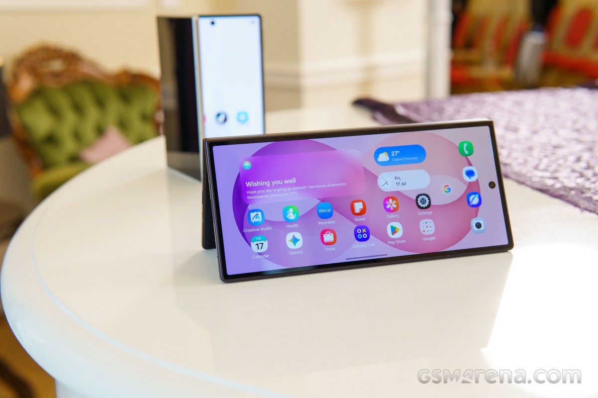 Обзор Samsung Galaxy Z Fold8, Z Fold8 Ultra, Z Flip8: первые впечатления картинка Смартфон Samsung Galaxy Z Fold8 Ultra: что нового | DGL.RU