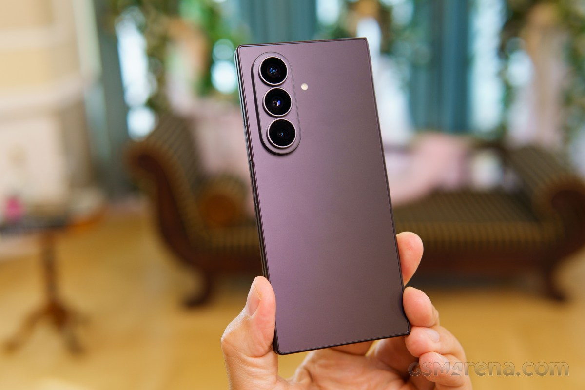 Обзор Samsung Galaxy Z Fold8, Z Fold8 Ultra, Z Flip8: первые впечатления картинка Смартфон Samsung Galaxy Z Fold8 Ultra: что нового | DGL.RU