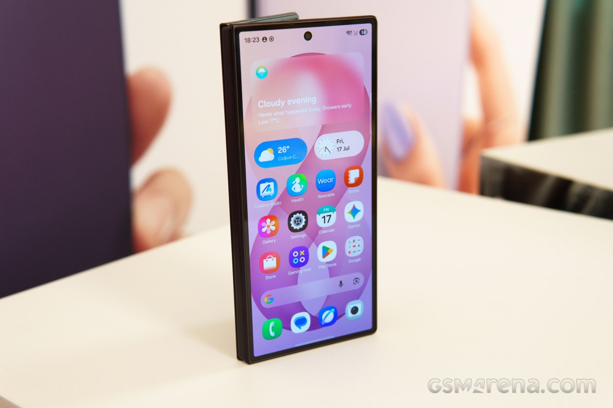 Обзор Samsung Galaxy Z Fold8, Z Fold8 Ultra, Z Flip8: первые впечатления картинка Смартфон Samsung Galaxy Z Fold8 Ultra: что нового | DGL.RU
