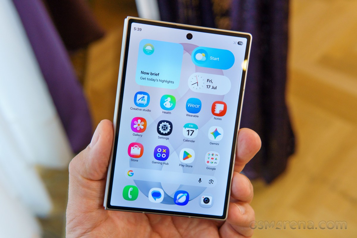 Обзор Samsung Galaxy Z Fold8, Z Fold8 Ultra, Z Flip8: первые впечатления картинка Смартфон Samsung Galaxy Z Fold8 Ultra: что нового | DGL.RU