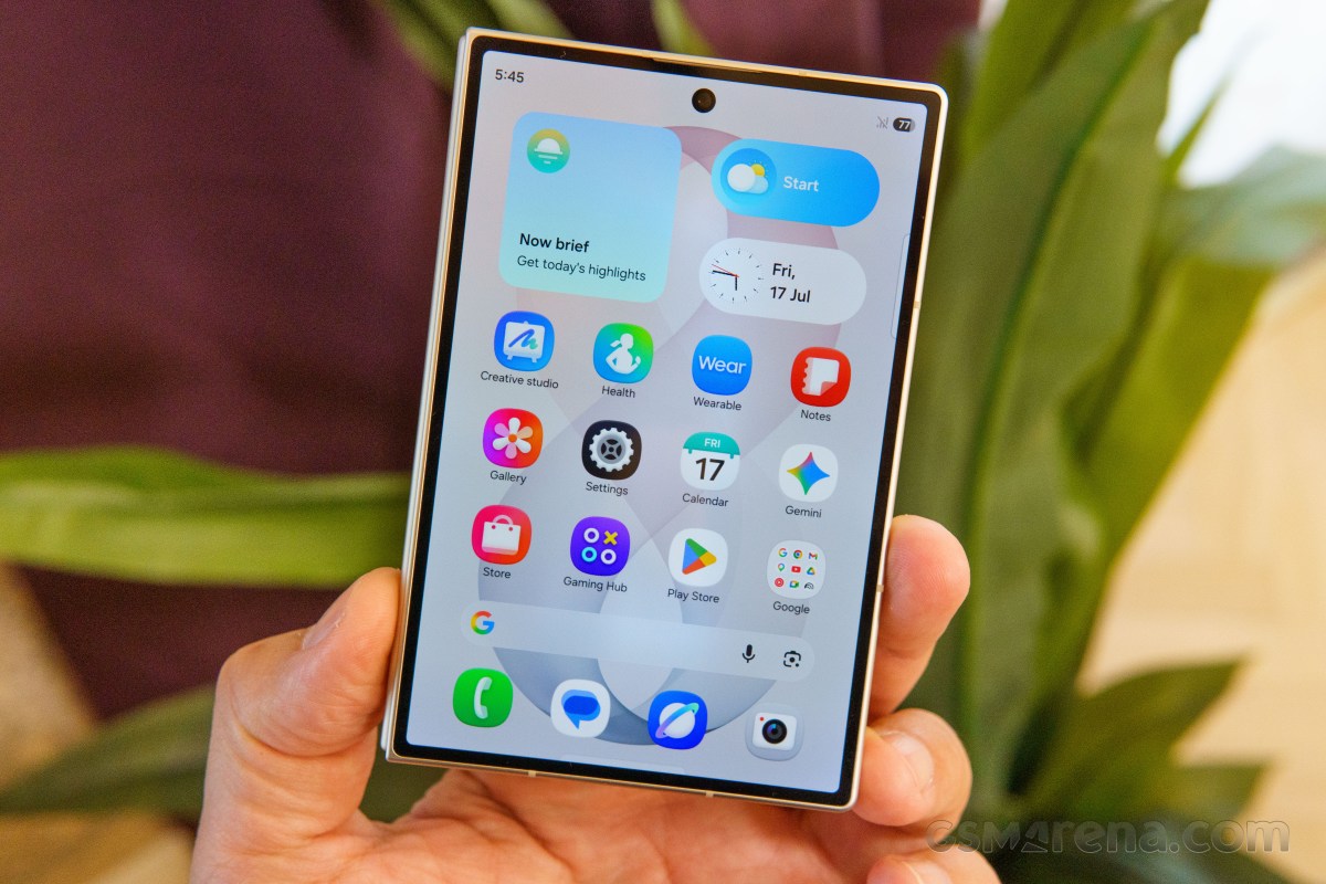 Обзор Samsung Galaxy Z Fold8, Z Fold8 Ultra, Z Flip8: первые впечатления картинка Смартфон Samsung Galaxy Z Fold8 Ultra: что нового | DGL.RU