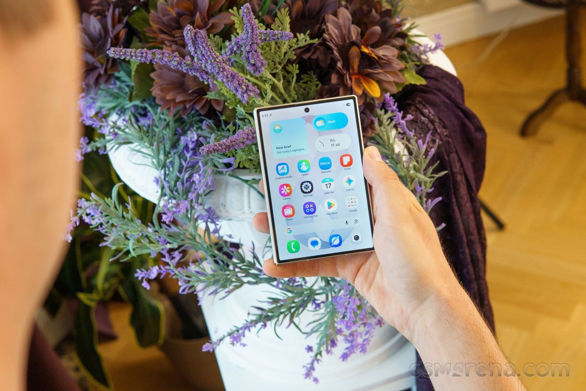 Обзор Samsung Galaxy Z Fold8, Z Fold8 Ultra, Z Flip8: первые впечатления картинка Смартфон Samsung Galaxy Z Fold8 Ultra: что нового | DGL.RU