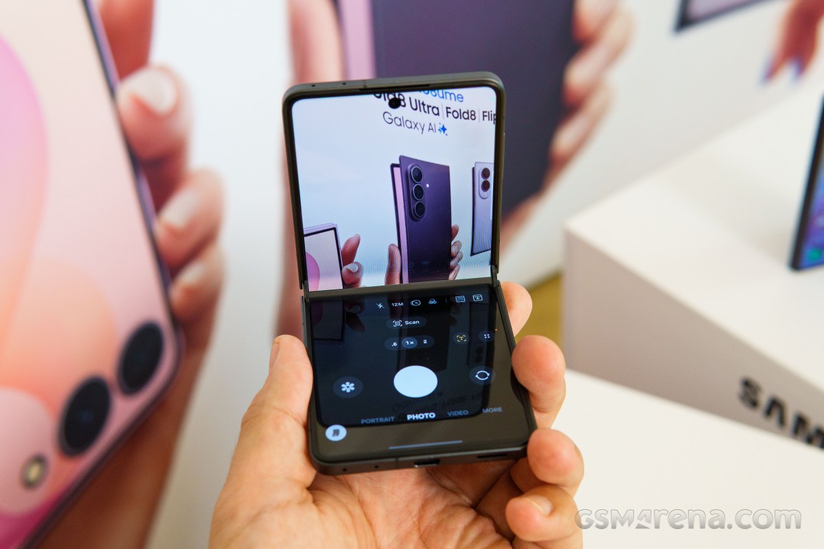 Обзор Samsung Galaxy Z Fold8, Z Fold8 Ultra, Z Flip8: первые впечатления картинка Смартфон Samsung Galaxy Z Fold8 Ultra: что нового | DGL.RU