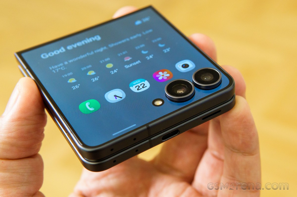 Обзор Samsung Galaxy Z Fold8, Z Fold8 Ultra, Z Flip8: первые впечатления картинка Смартфон Samsung Galaxy Z Fold8 Ultra: что нового | DGL.RU