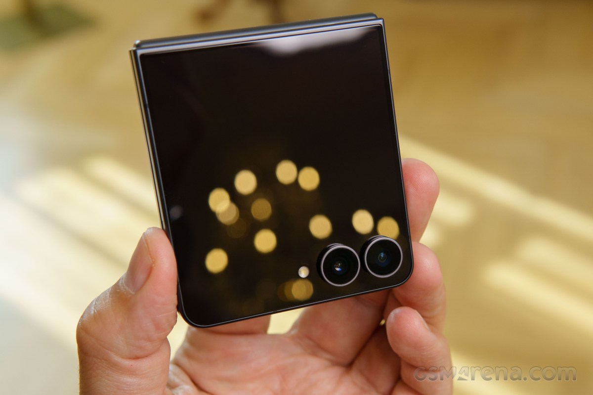 Обзор Samsung Galaxy Z Fold8, Z Fold8 Ultra, Z Flip8: первые впечатления картинка Смартфон Samsung Galaxy Z Fold8 Ultra: что нового | DGL.RU