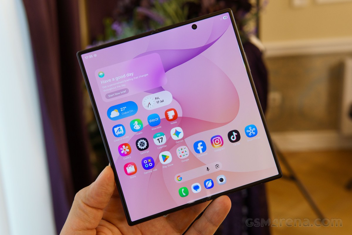 Обзор Samsung Galaxy Z Fold8, Z Fold8 Ultra, Z Flip8: первые впечатления картинка Смартфон Samsung Galaxy Z Fold8 Ultra: что нового | DGL.RU