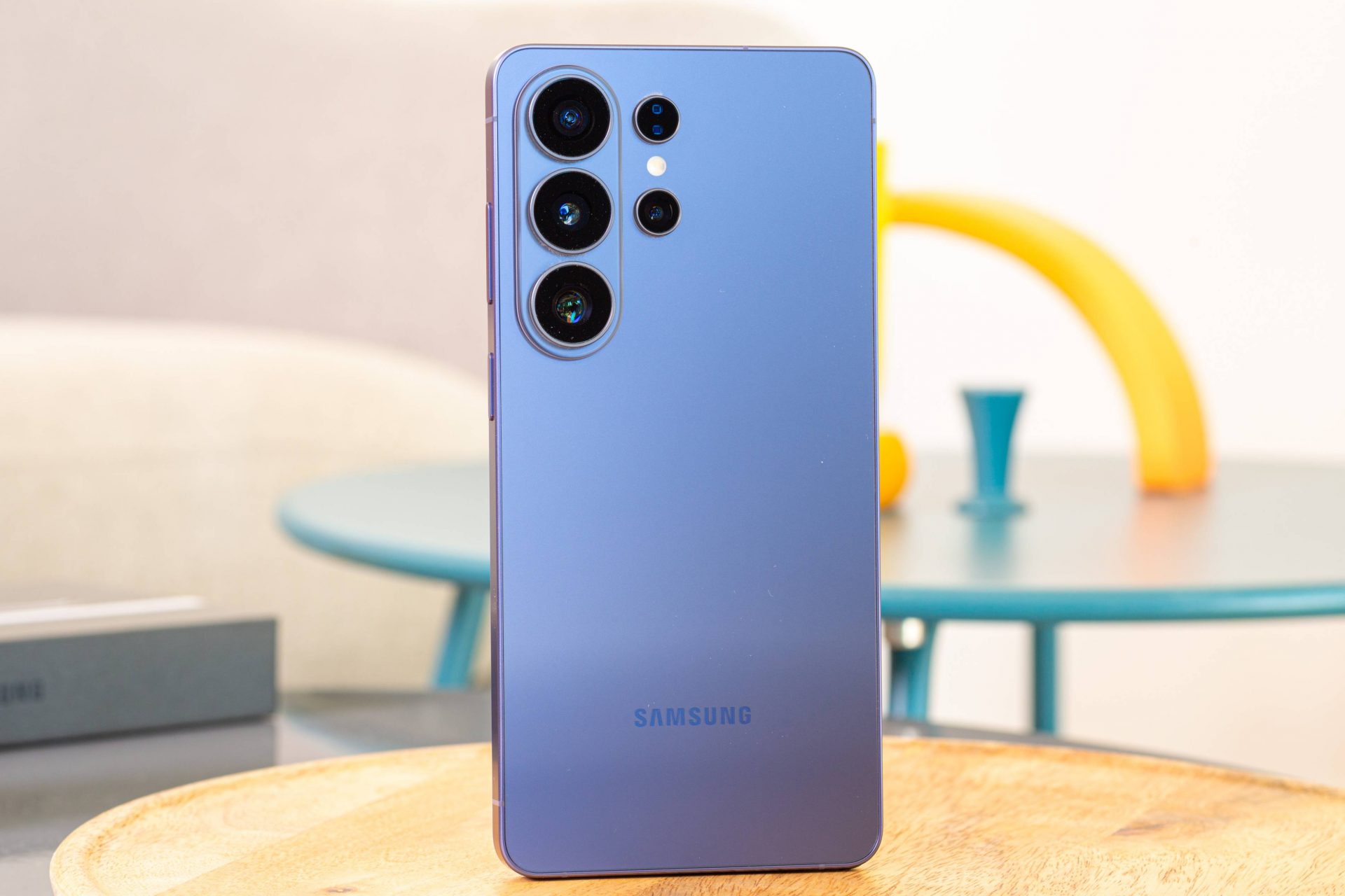 Спрос на смартфоны серии Galaxy S26 резко вырос из-за слухов о росте цен на новые флагманы Samsung картинка Смартфон Samsung Galaxy S26 Ultra: спрос вырос | DGL.RU