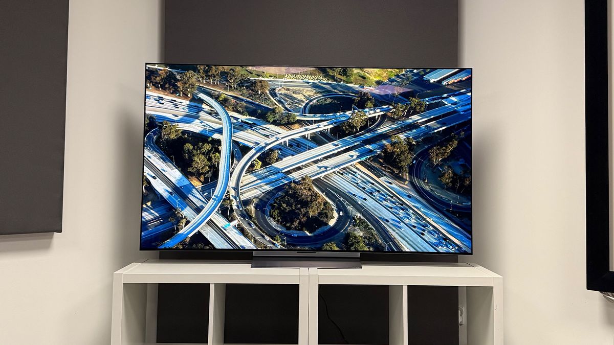 Лучшие OLED-телевизоры 2026 года: 5 моделей для настоящих киноманов картинка Телевизор Sony Bravia 8 II и выбор 2026 | DGL.RU